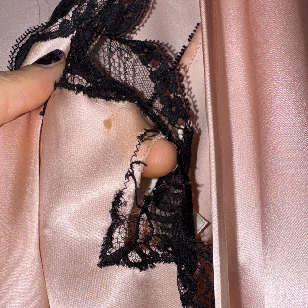 Oscar de la Renta Blush Satin Robe with Black Lace - Picture 12 of 12